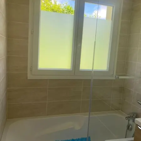Holiday home Location Saisonniere Meublee *